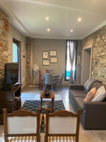 Villa Bacchetta - Stone Cottage Оледжо-Кастелло Экстерьер фото