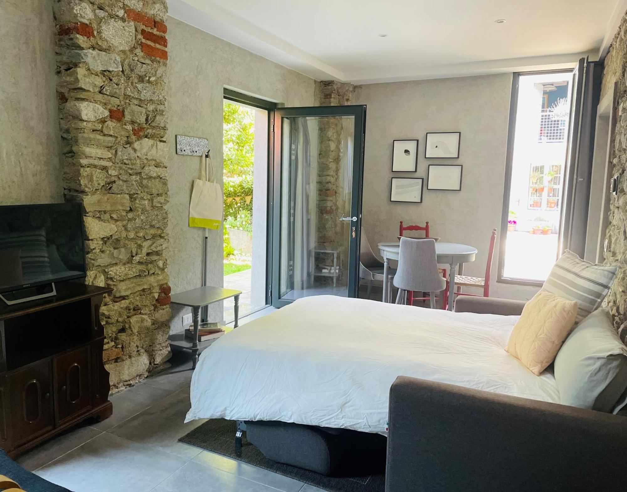 Villa Bacchetta - Stone Cottage Оледжо-Кастелло Экстерьер фото